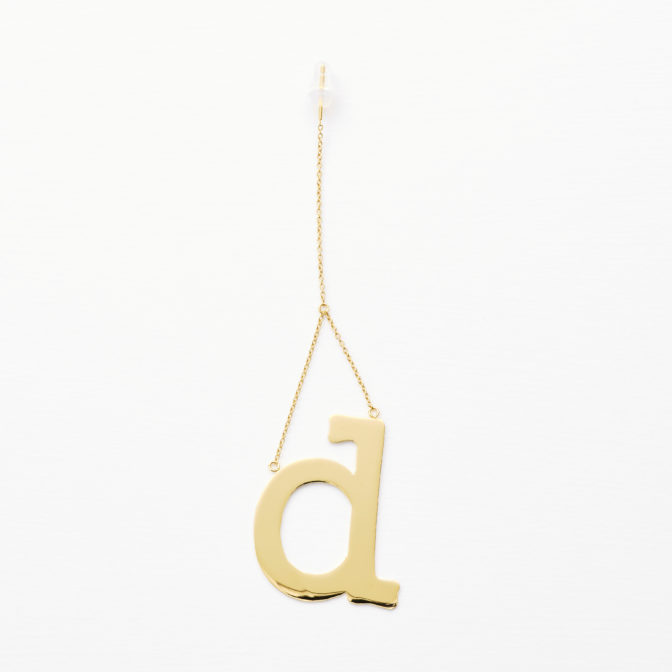 イニシャルピアス　d