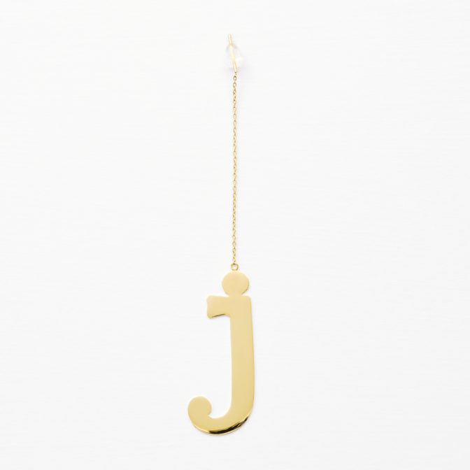 イニシャルピアス　j