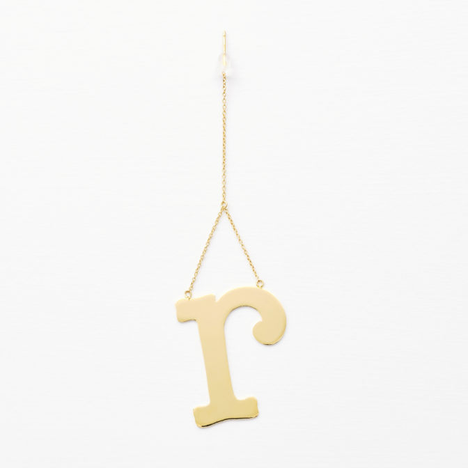 イニシャルピアス　r