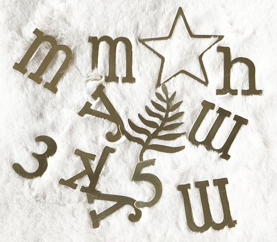 大ぶりイニシャルピアスshinonoの新作パーツたち