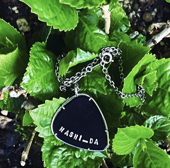 大ぶりイニシャルピアス shinono　OEM　ピックペンダントの画像