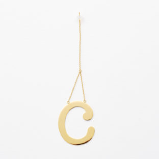 イニシャル ピアス・イヤリング c
