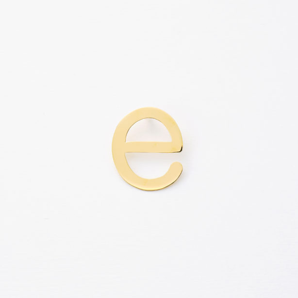 イニシャルピアス e(ポストタイプ)