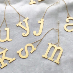 イニシャルはギフトに最適！