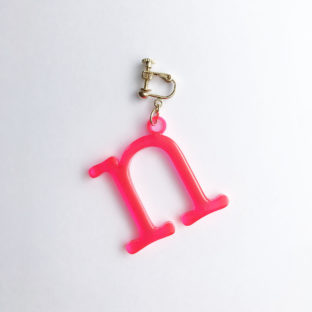 kid’s initial イヤリング n