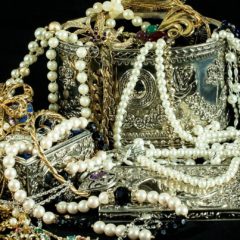 コスチュームジュエリーとファインジュエリーの違いについて