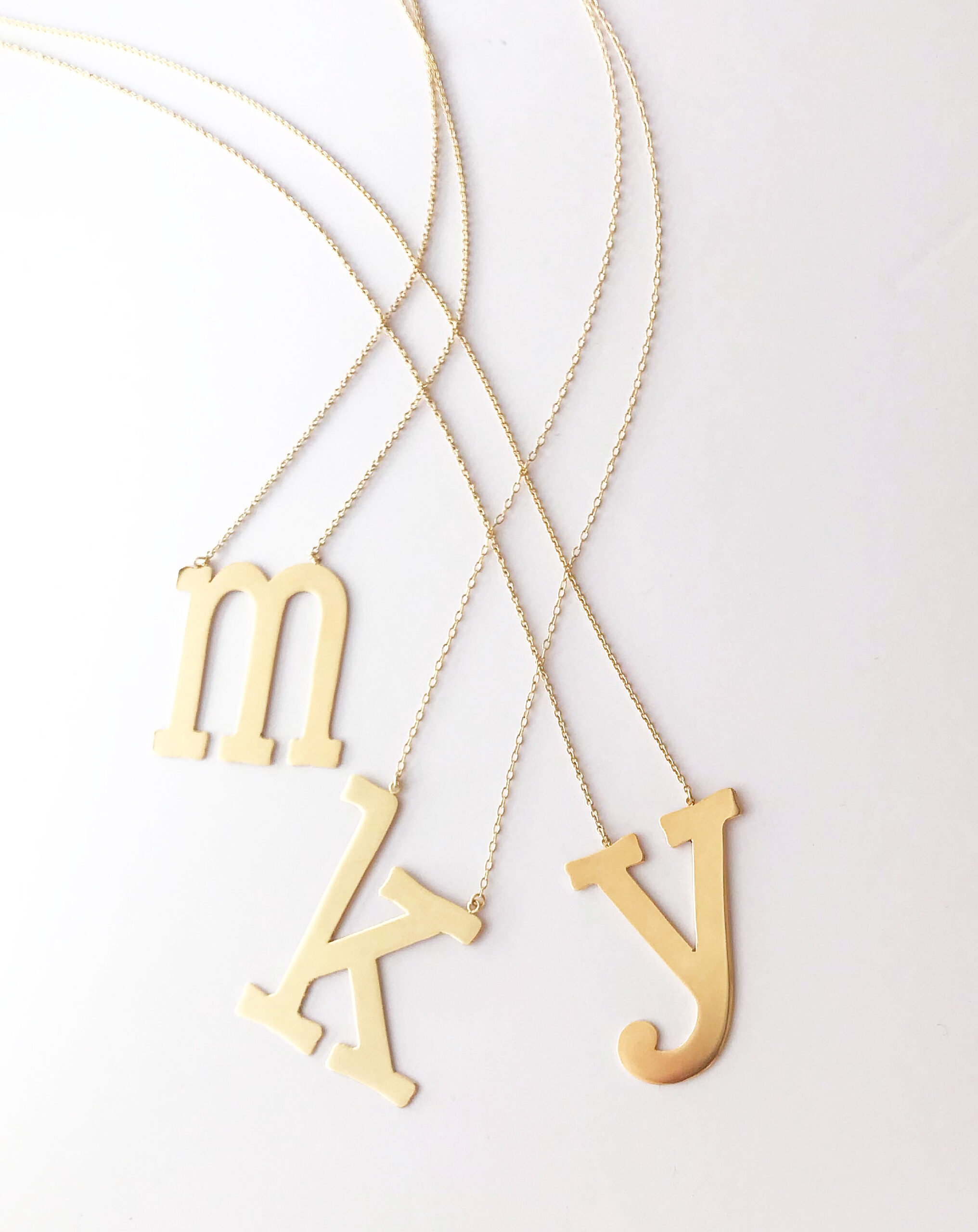 shinono イニシャルネックレスの画像