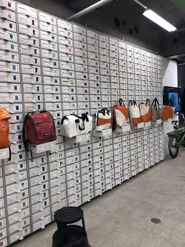 FREITAG心斎橋店の店内画像